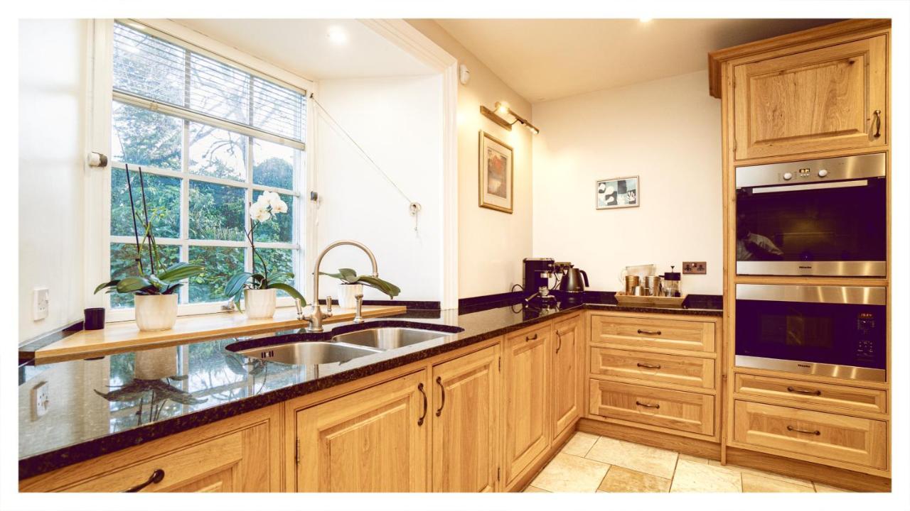 A Luxurious Masterpiece Steps From Stirling Exterior photo